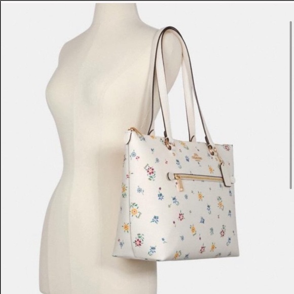 COACH Gallery Tote with matching Mirror Bag Charm - Picture 2 of 16